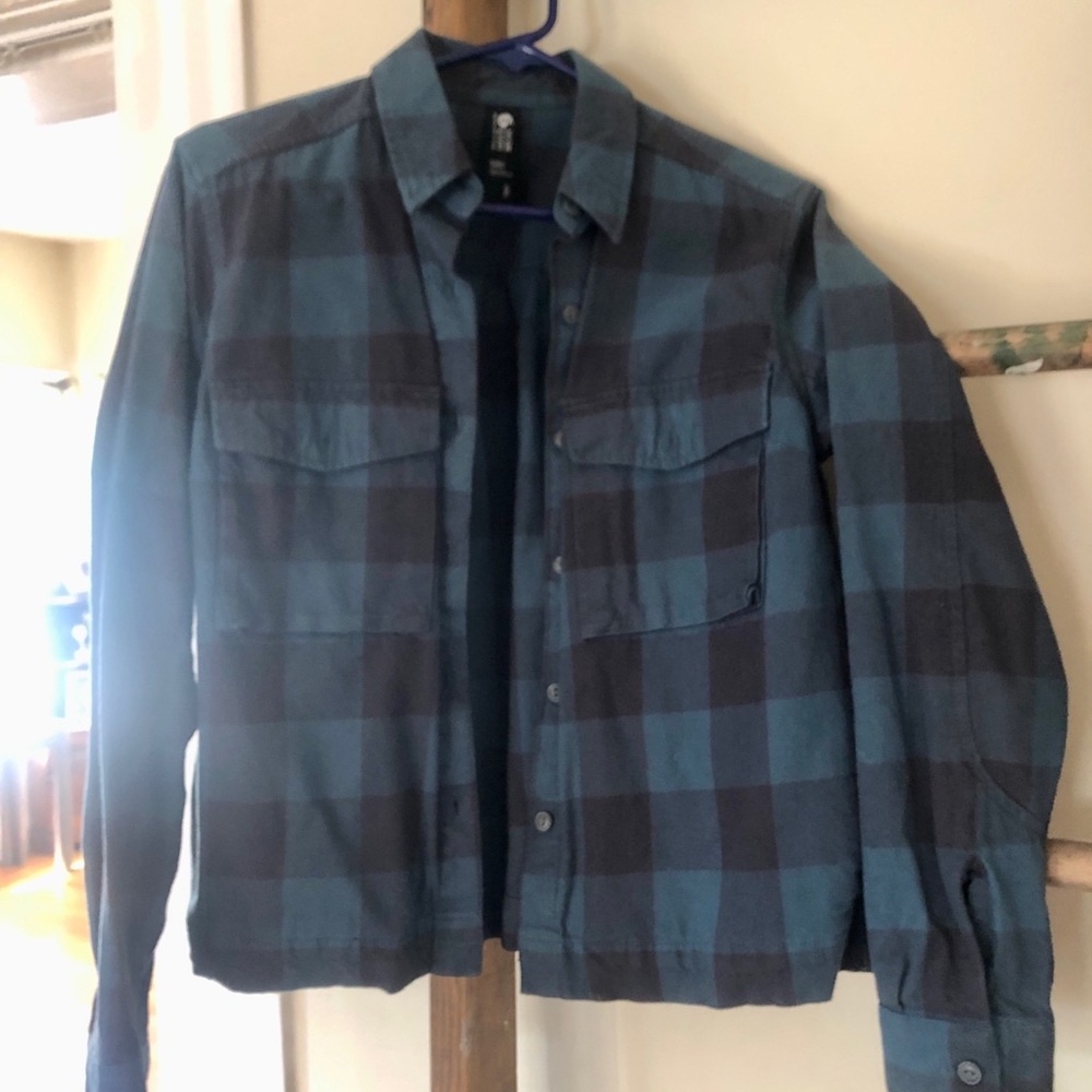 MOUNTAIN HARDWARE heavy duty pocketed flannel shirt/jacket.